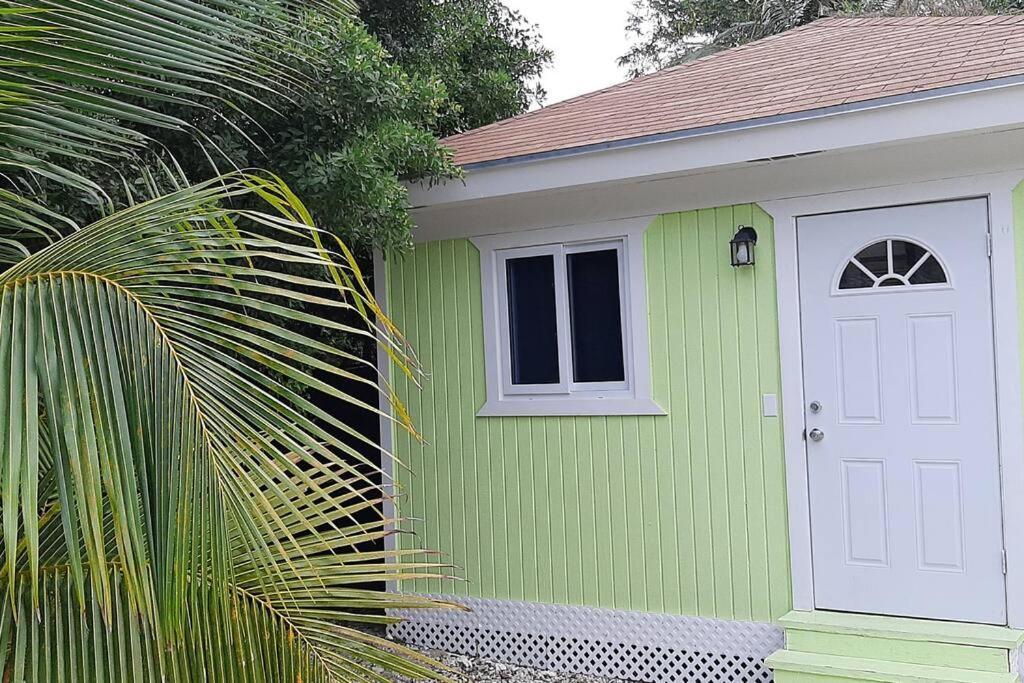 Budget & Basic In Local Neighborhood, 7Min Drive To Downtown Nassau Beach Paradise Apartment Exterior foto